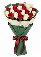 Букет Микс из красных и белых роз в Супонево