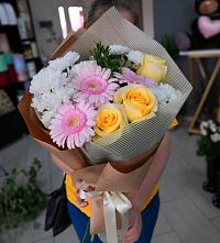 Букет цветов из:  Герберы, Розы и Хризантемы в Супонево