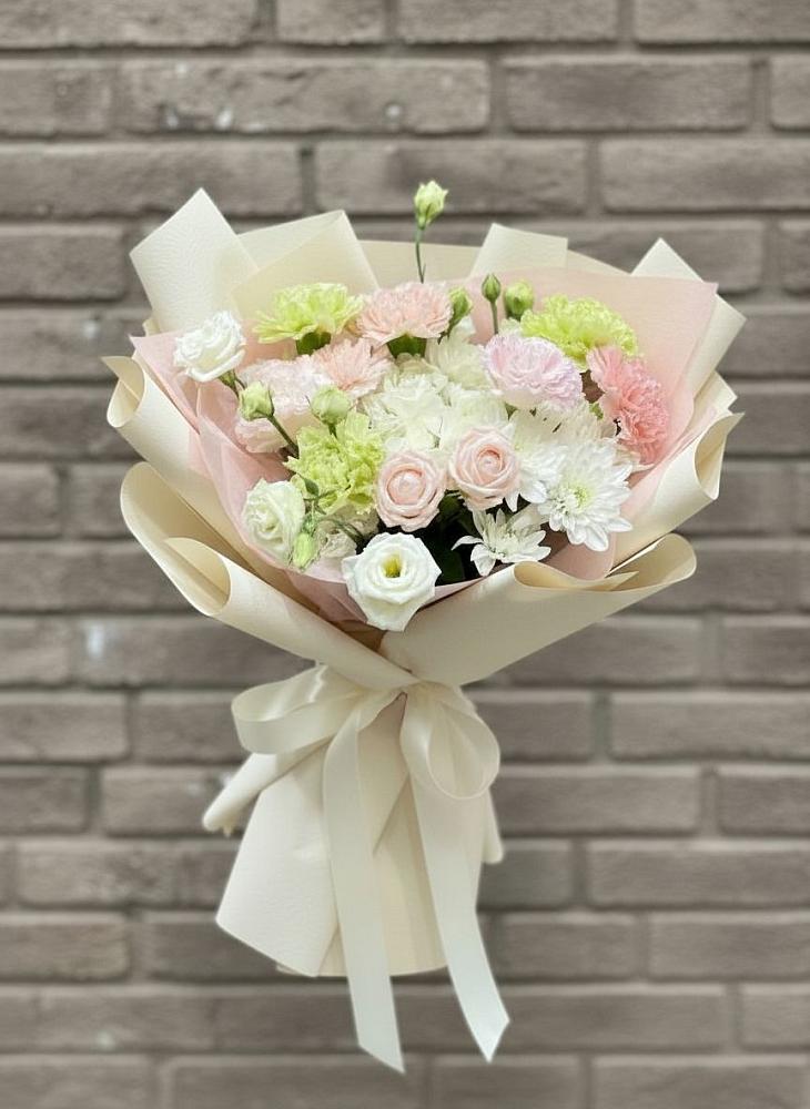 Букет цветов из: Гвоздики, Розы, Лизиантусы и Хризантемы в Супонево