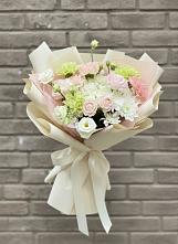Букет цветов из:  Гвоздики, Розы, Лизиантусы и Хризантемы в Супонево