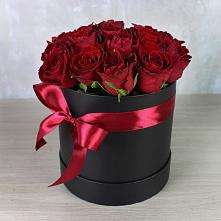 Цветочная композиция из Розы в шляпной коробке в Супонево