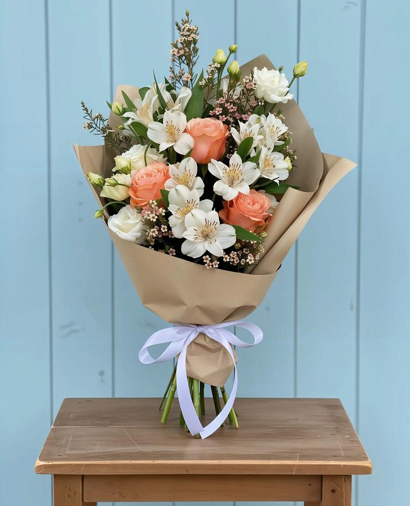 Букет цветов из: Альстромерии, Лизиантусы, Розы и Хризантемы в Супонево