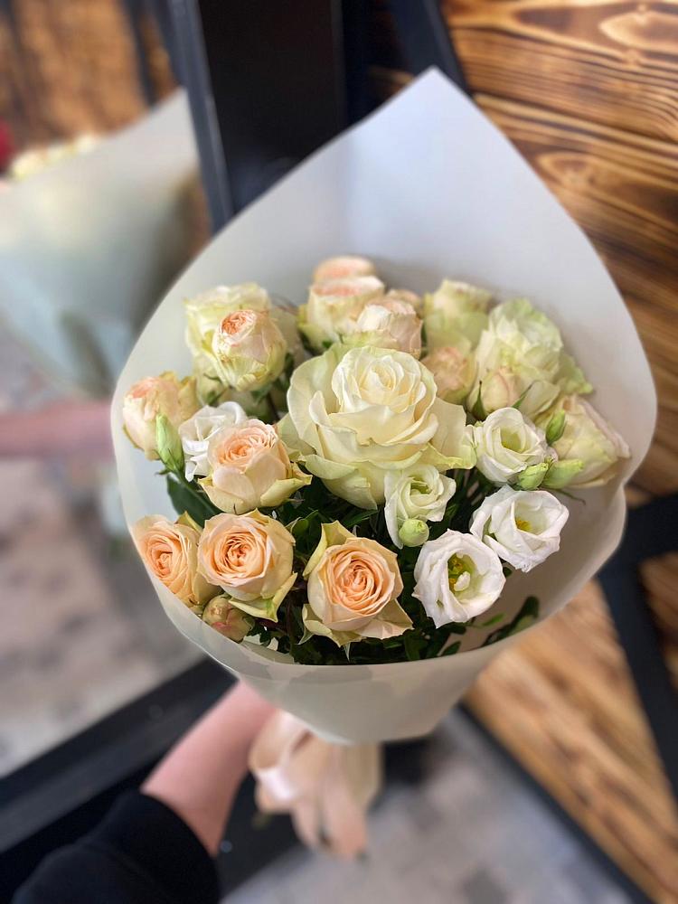 Букет цветов из: Розы и Лизиантусы в Супонево